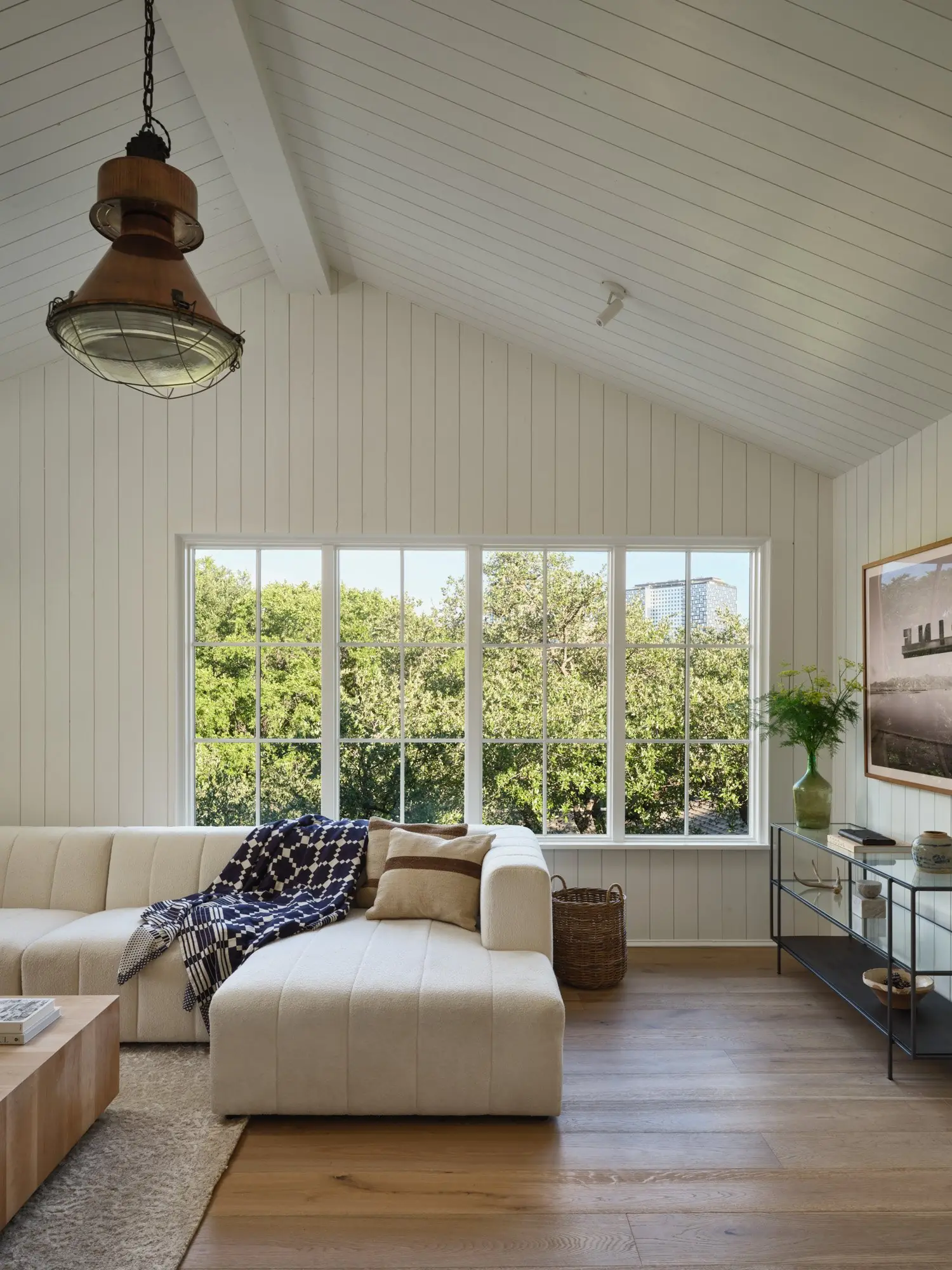 Family room, Arbor House by Risinger Build, Austin, TX