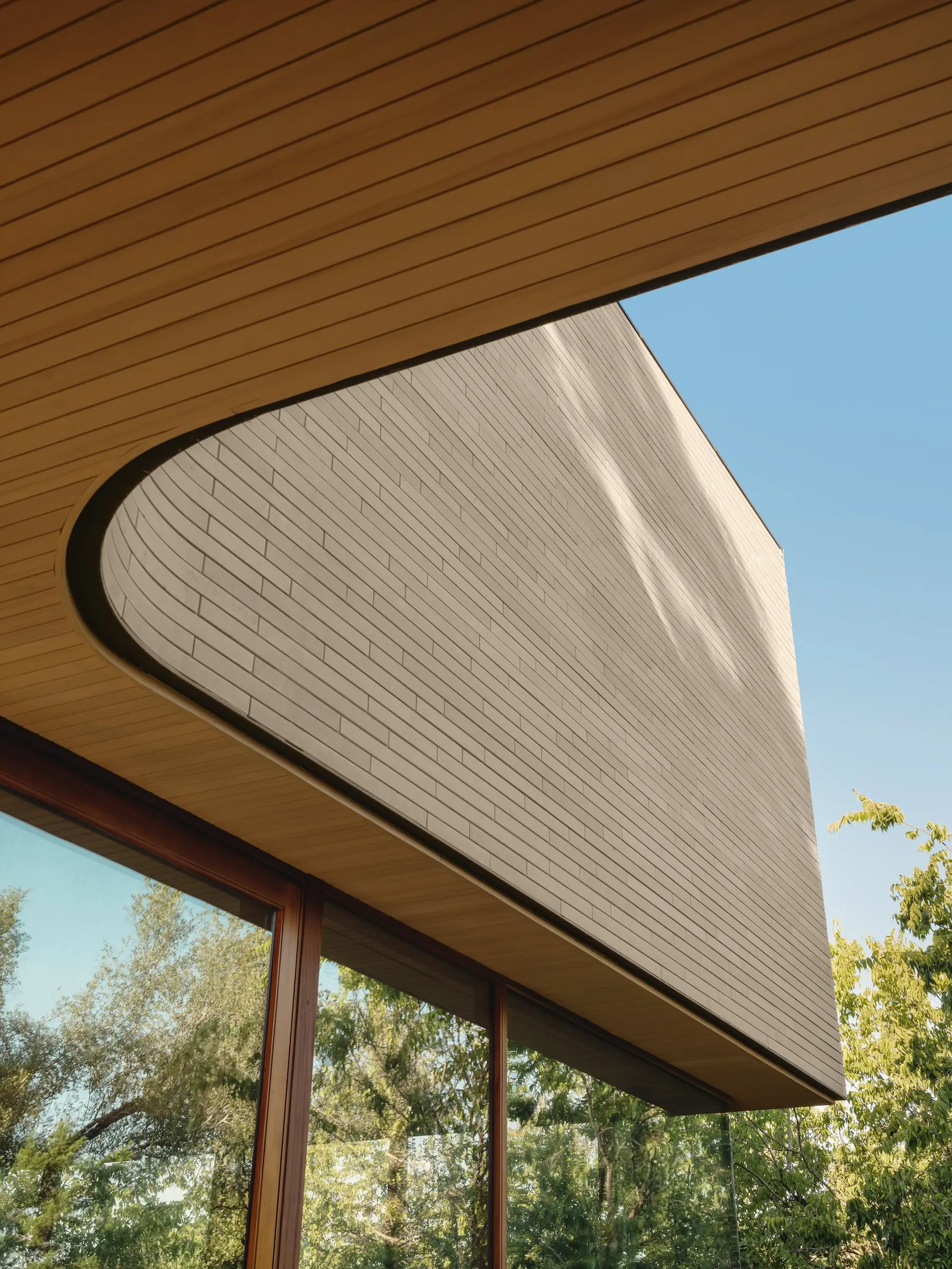 Cladding curve, Greenbelt Residence by Risinger Build, Austin, TX
