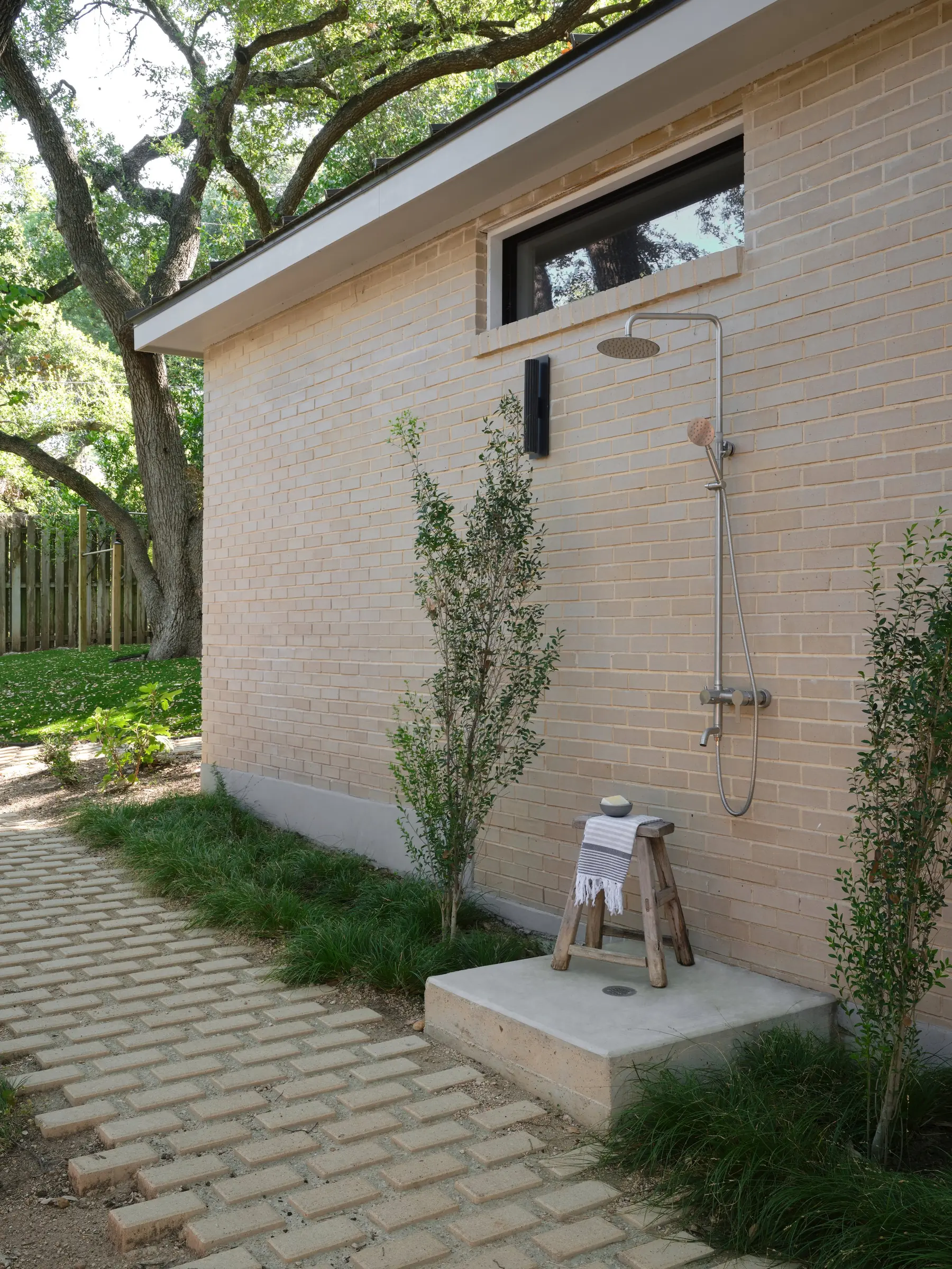 Outdoor shower, Lakeside by Risinger Build, Lake Austin, Austin, TX
